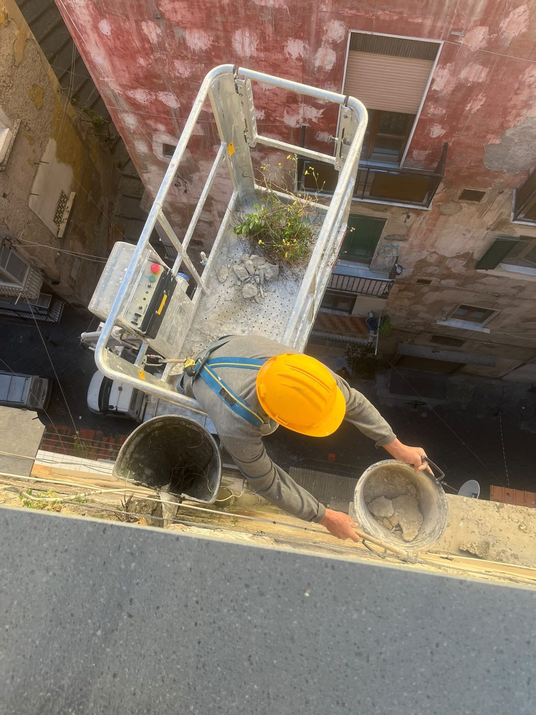Lavori in quota in facciata — Edilforte Napoli
